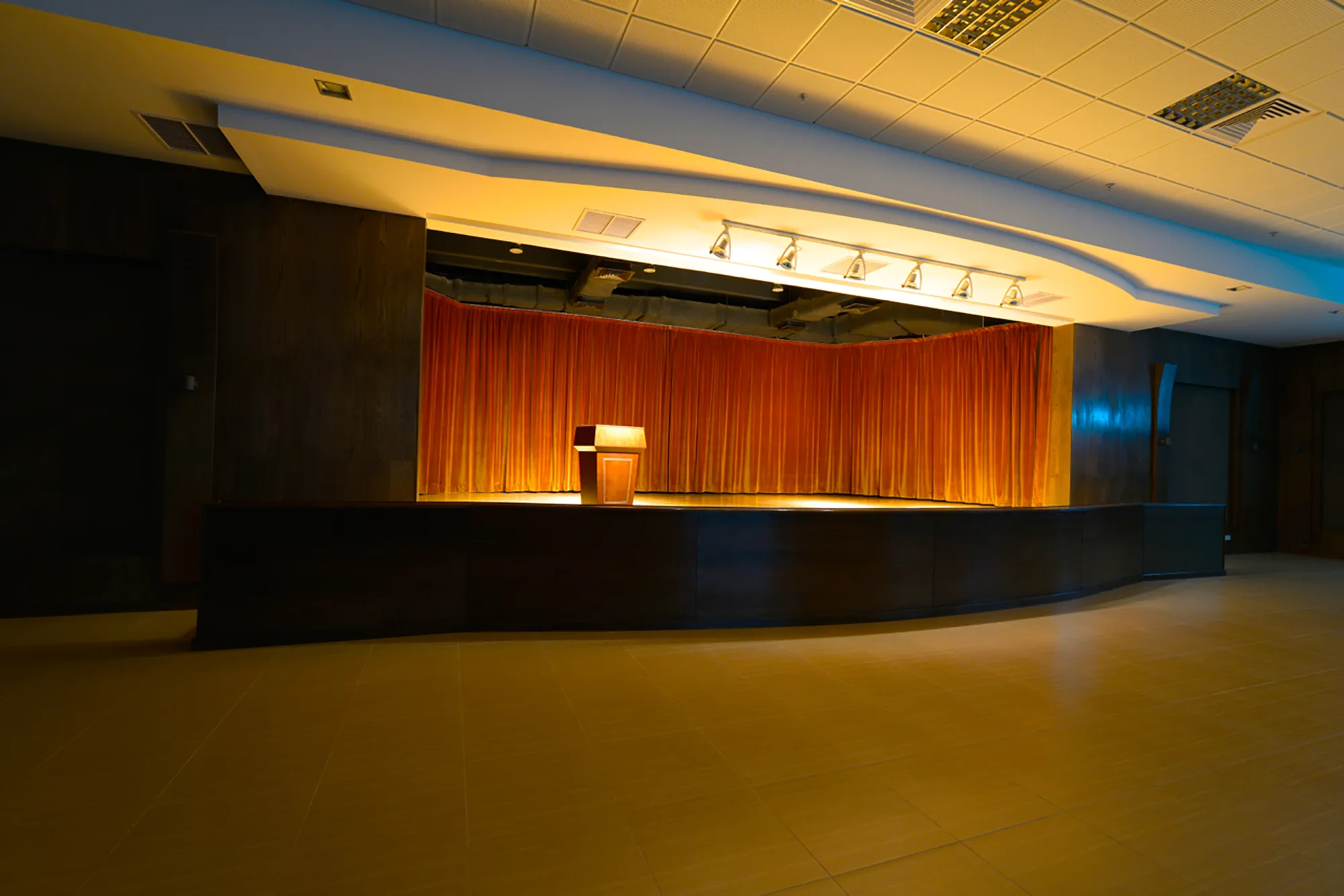 High Tech<br> Theatre